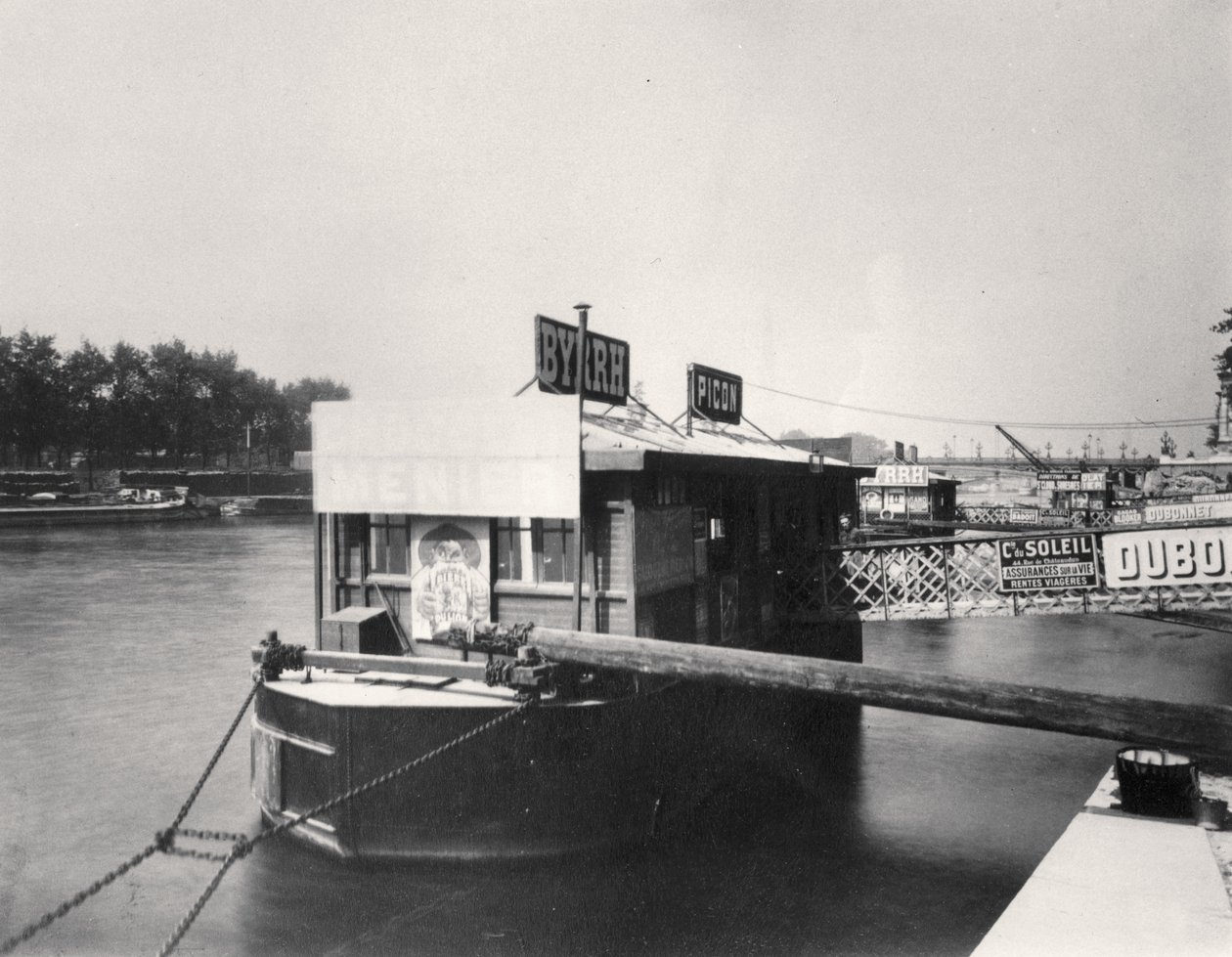 Barco no rio Sena de Eugène Atget