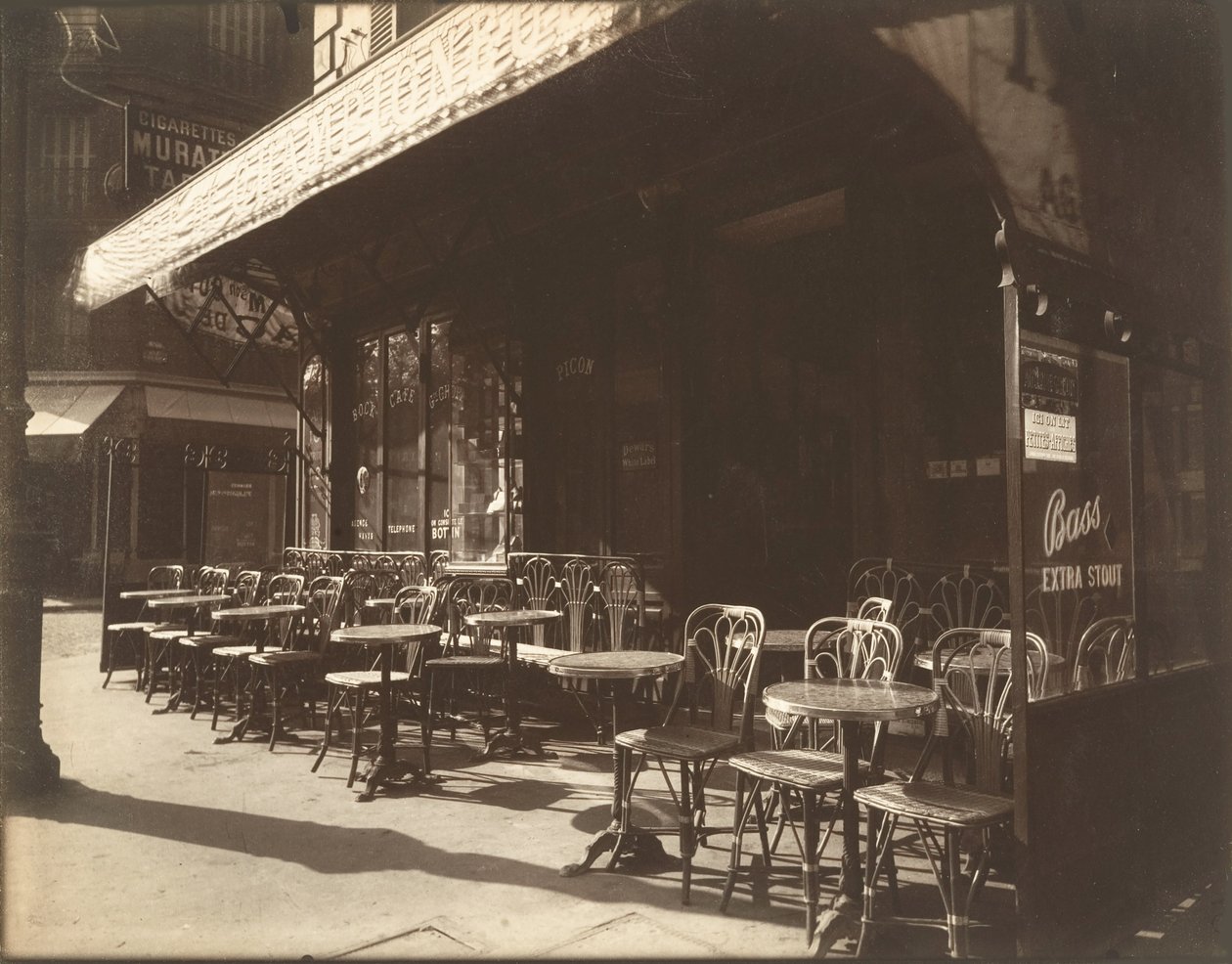 Café, Avenue de la Grande Armée, 1924-1925. de Eugène Atget