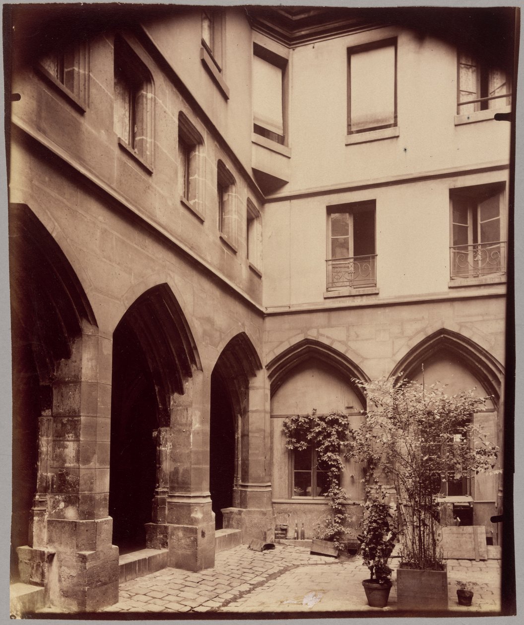 Cloître des Billettes, 24 rue des Archives de Eugène Atget