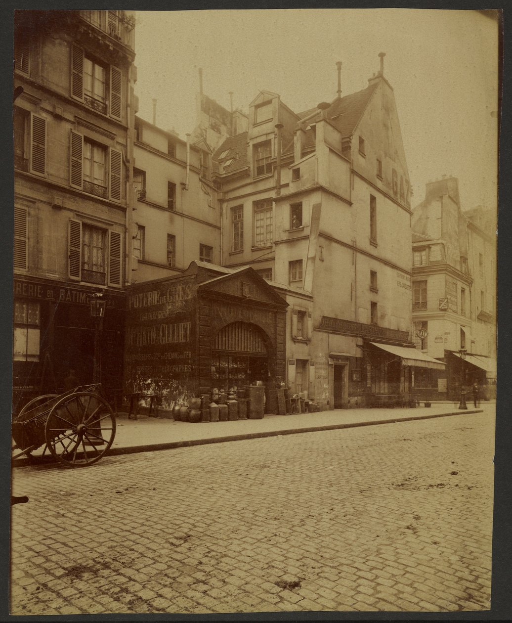 Pátio da Rua dos Arquivos 46 de Eugène Atget