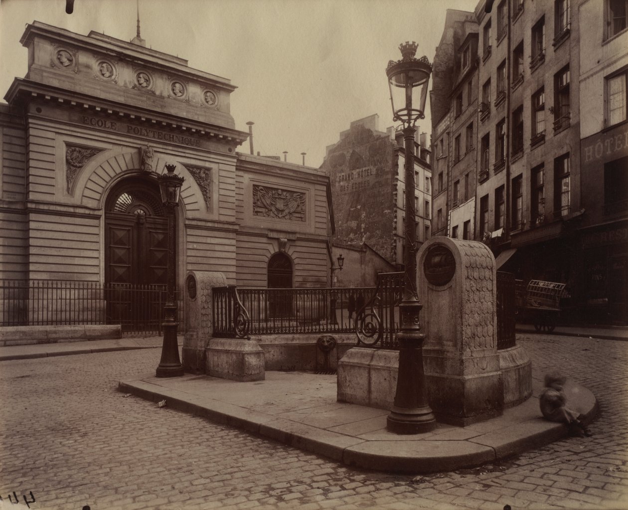 Fonte da École Polytechnique de Eugène Atget