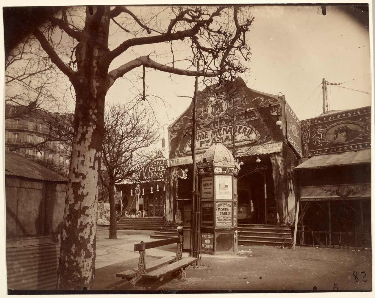 Fête Vaugirard (Feira de rua e quiosque) de Eugène Atget