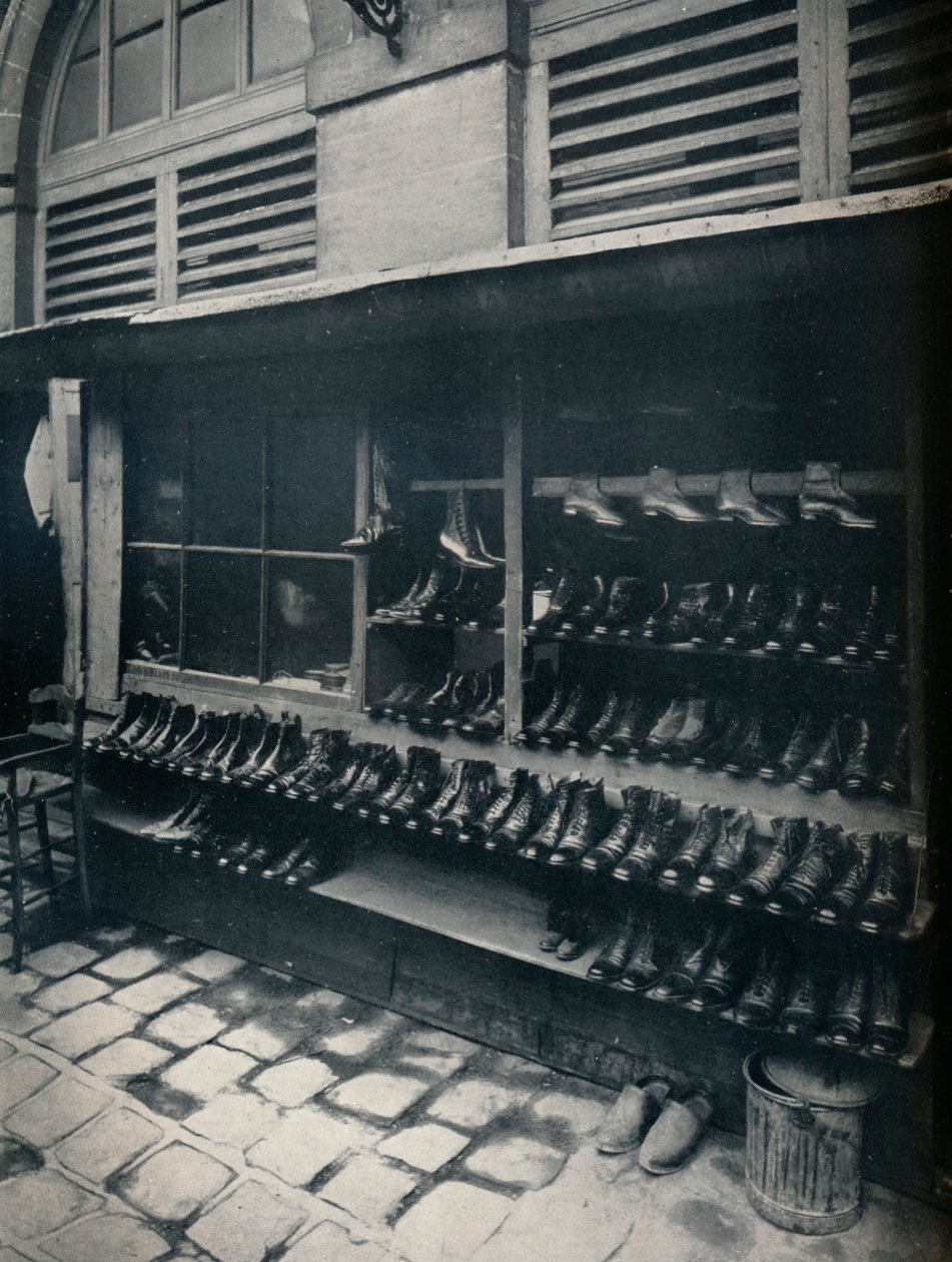 Sapatos velhos, c1877--1927, 1929 de Eugène Atget