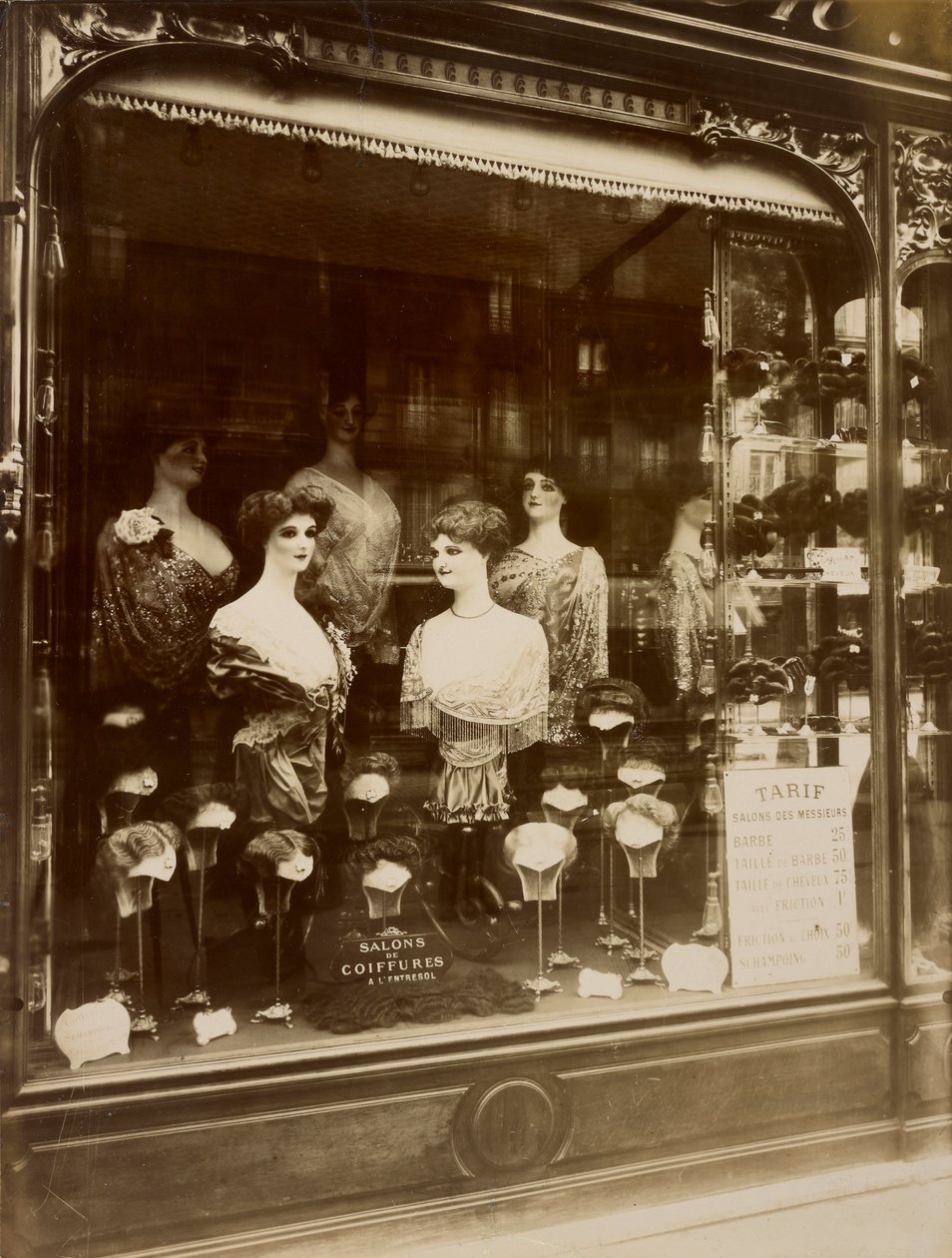 Estudo da Loja do Cabeleireiro de Eugène Atget