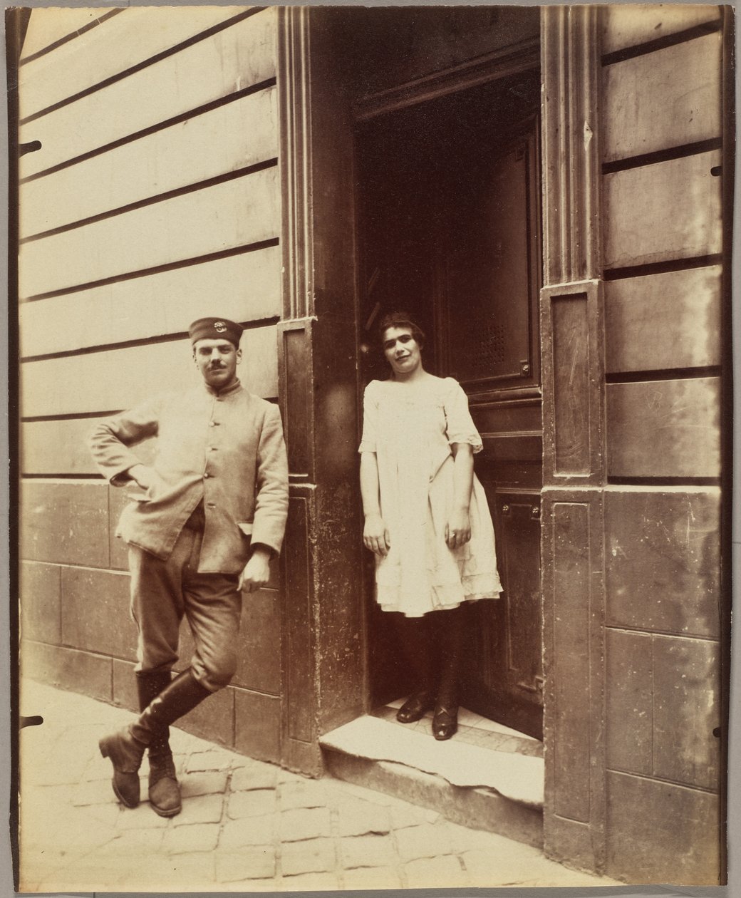 Versailles, mulher e soldado, bordel de Eugène Atget