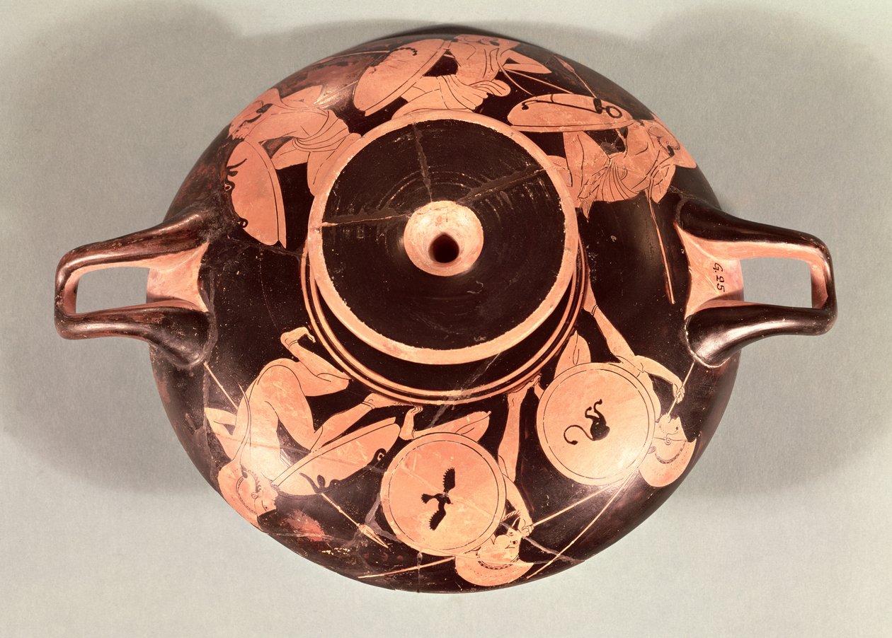 Copa ática de figuras vermelhas representando Hoplites agachados (cerâmica) de Euphronios