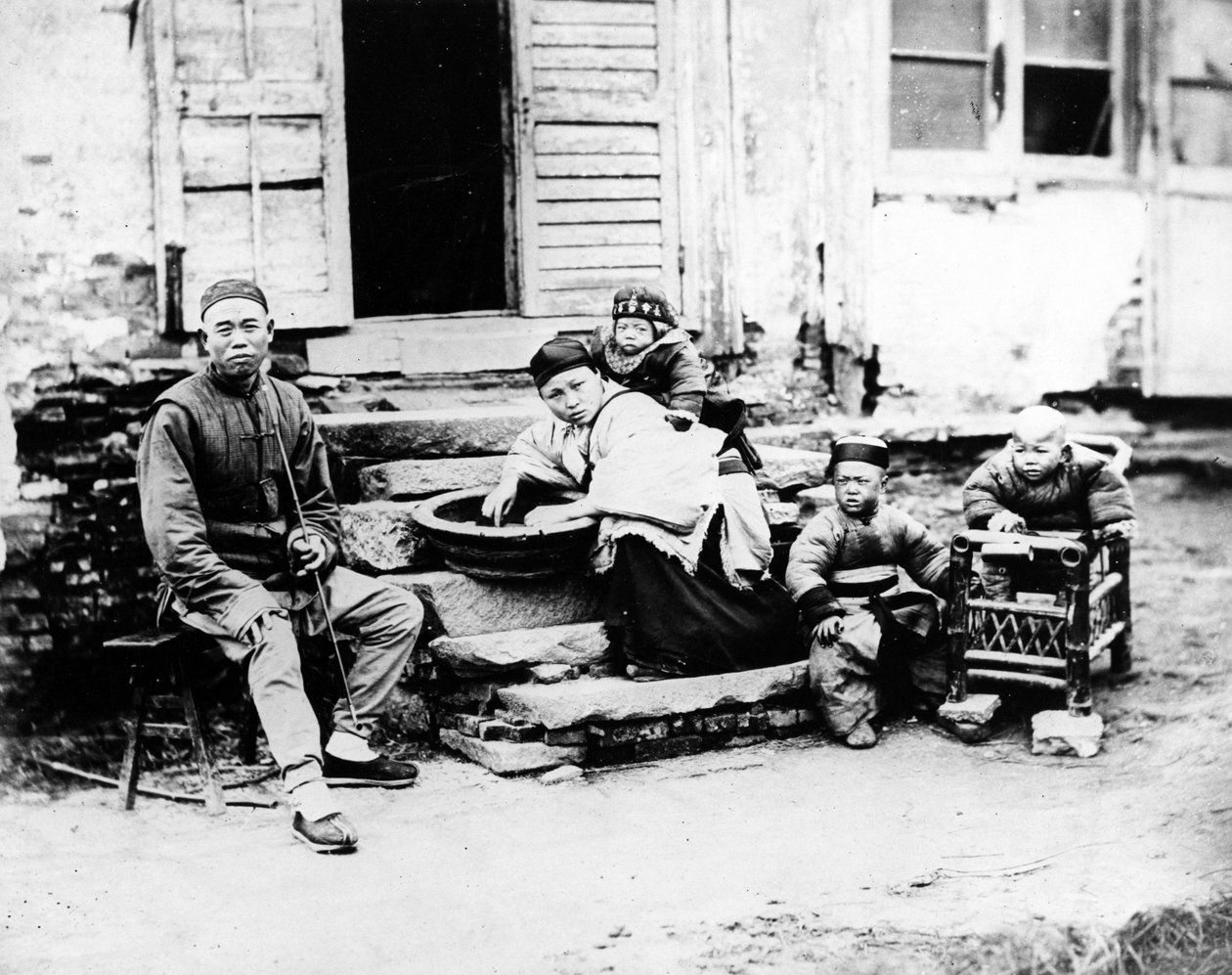 Uma cena da família chinesa, c.1870s de European Photographer