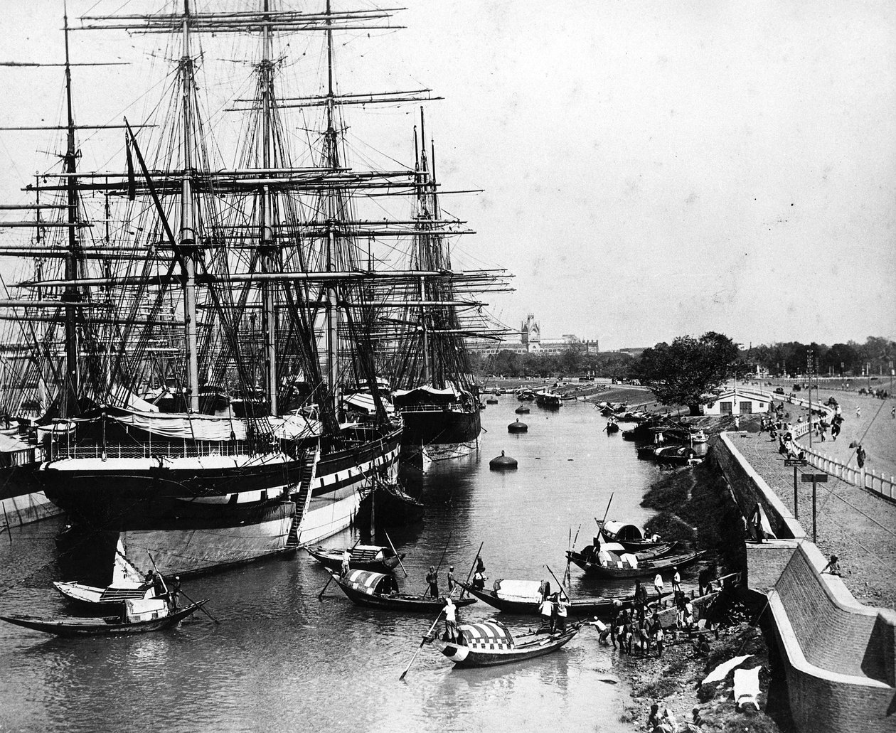 Docas de Calcutá, c.1880 de European Photographer