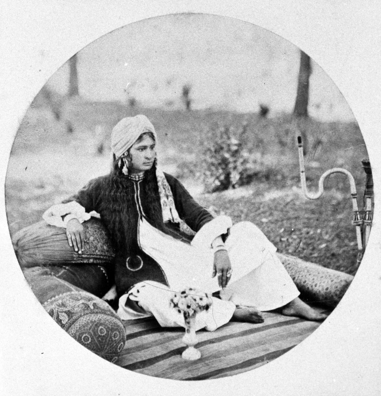 Retrato de uma garota Nautch, c.1860s de European Photographer