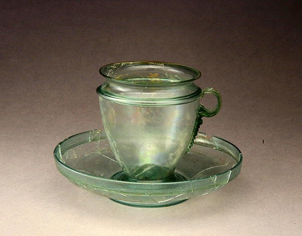 Copo e pires, c.50-100 d.C. (vidro) de European European