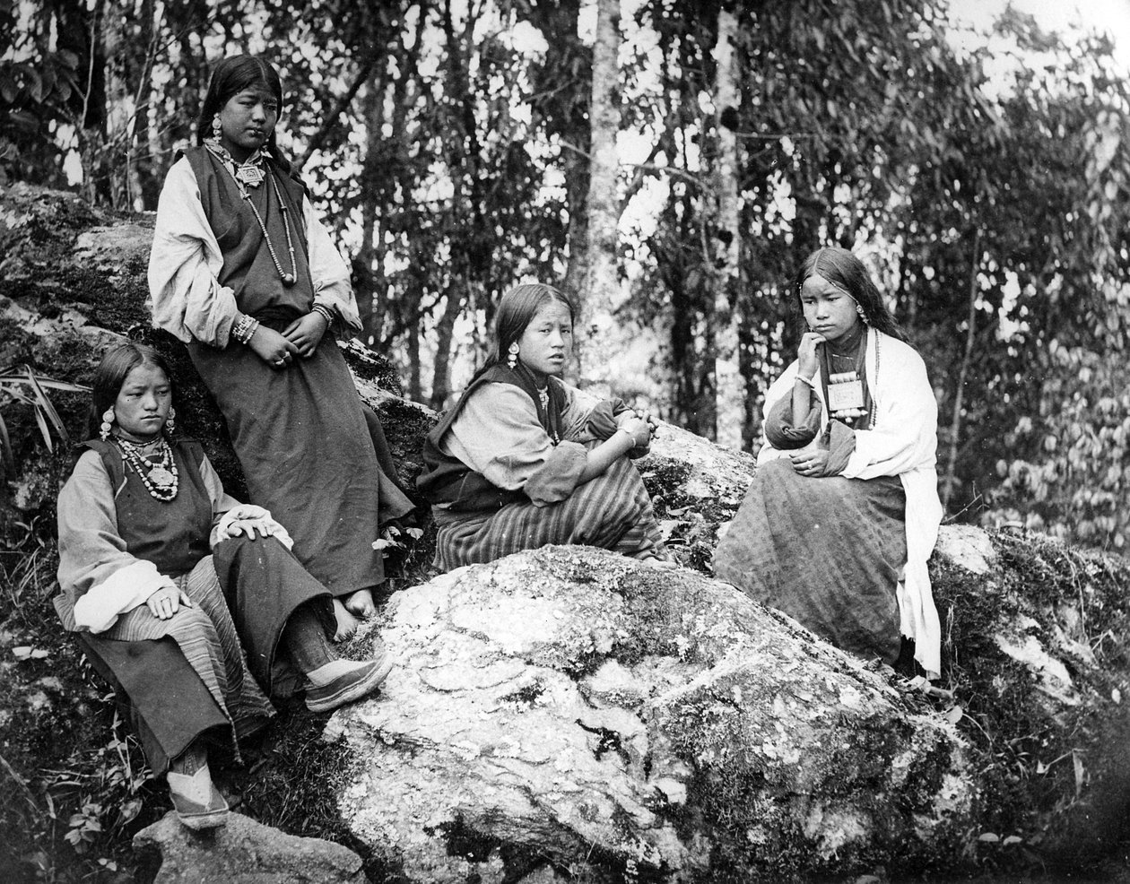 Mulheres do Himalaia, c.late C19th de European Photographer