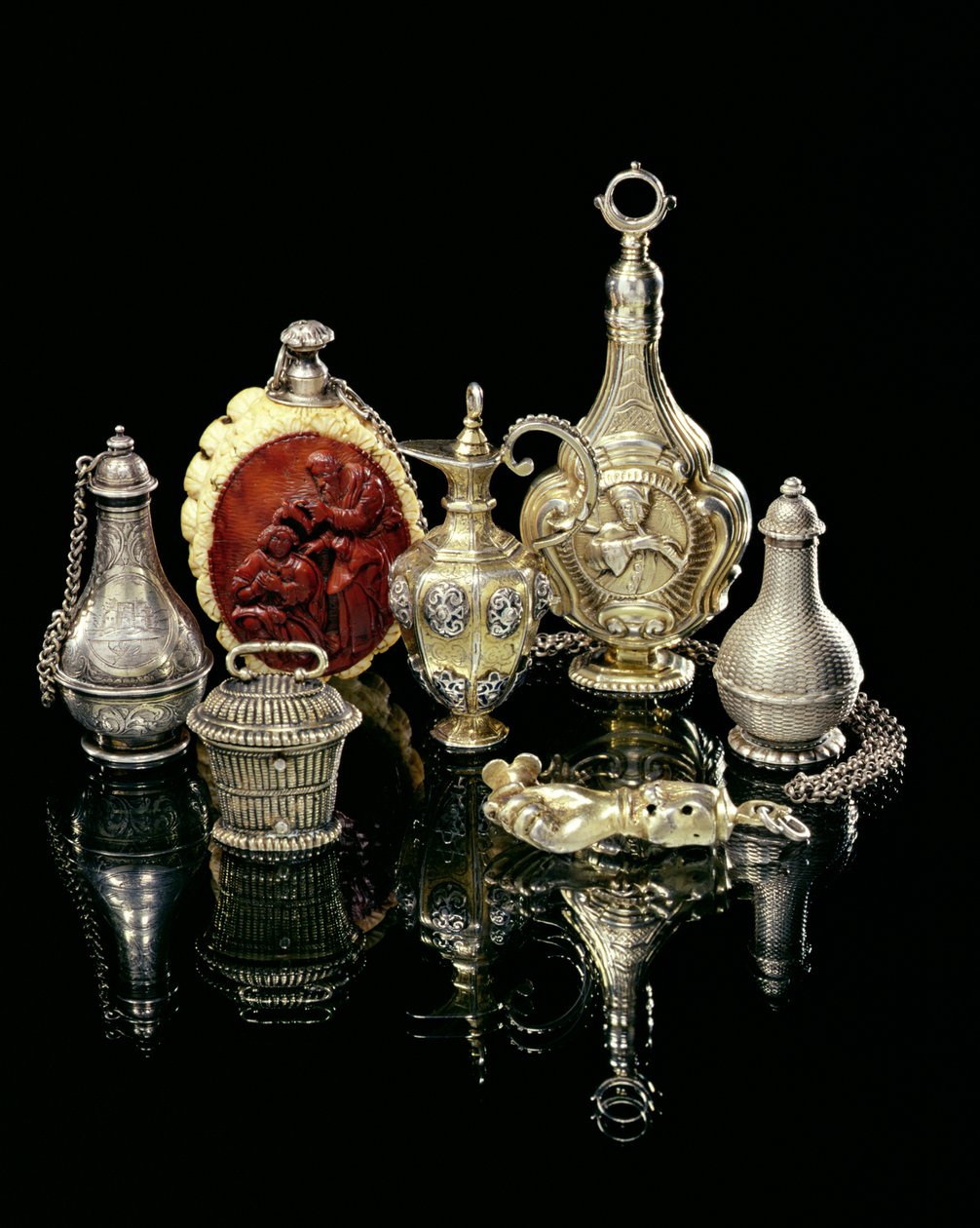 Grupo de frascos de perfume (prata) de European School