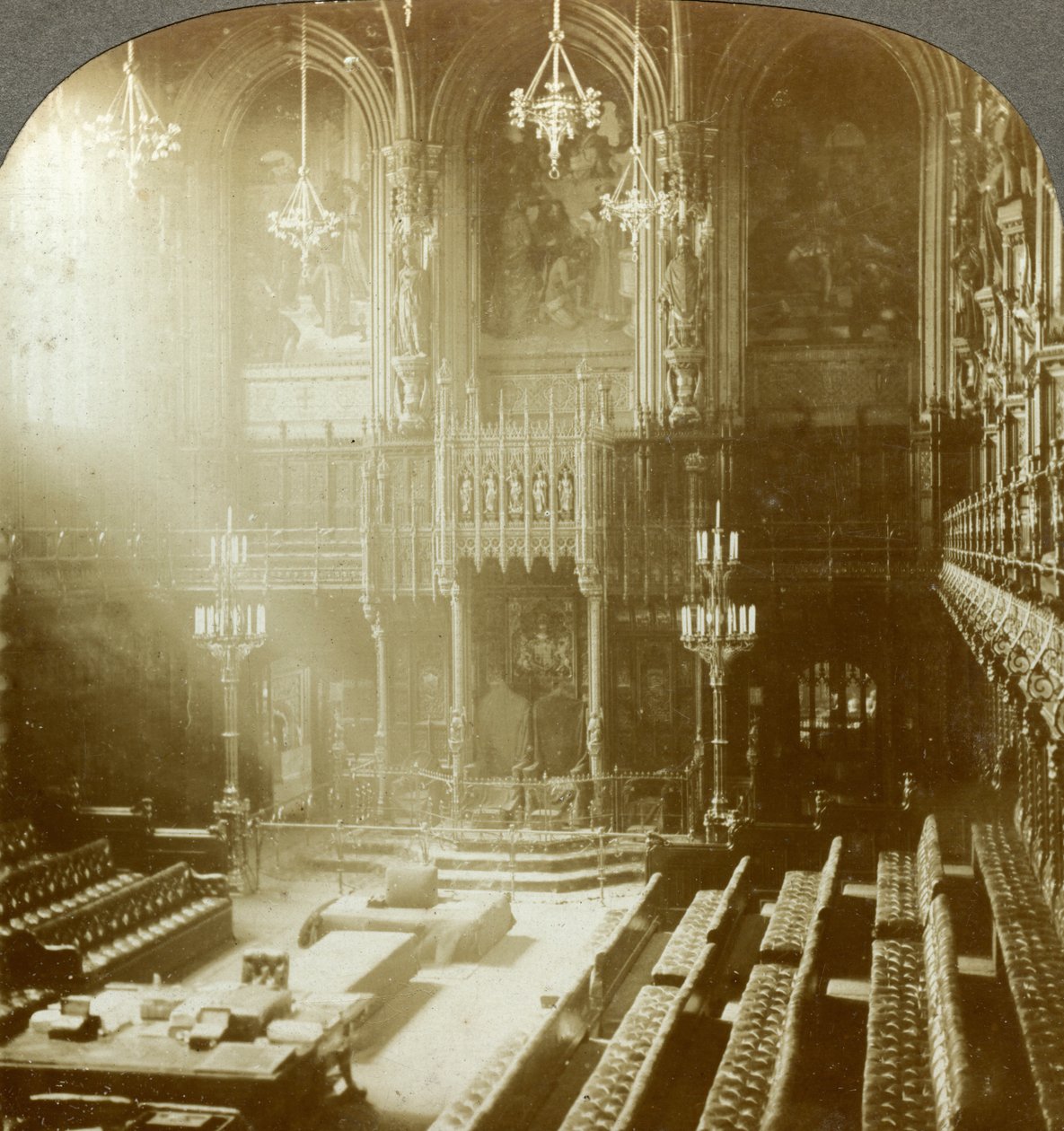 Interior da Câmara dos Lordes, Westminster, Londres. de Excelsior Stereoscopic Tours