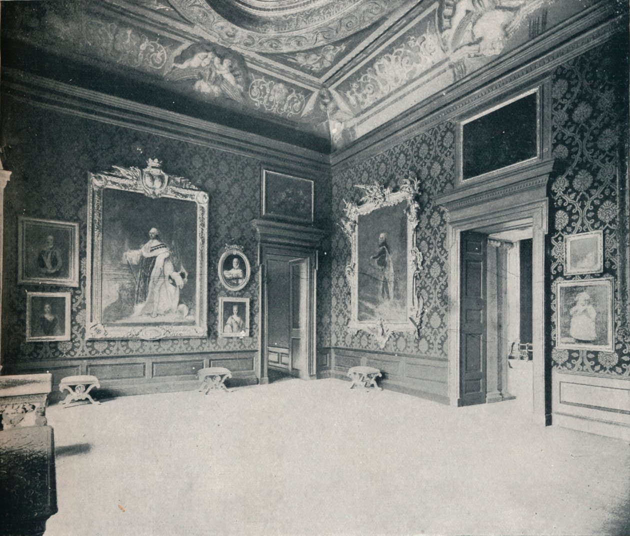 Sala de estar da rainha Carolines, no palácio de Kensington, c1899, 1901 de Eyre and Spottiswoode
