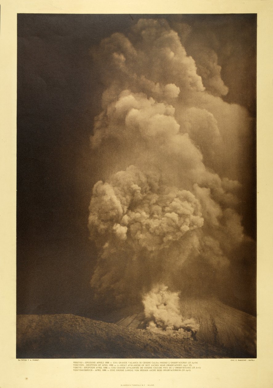 Vesúvio - uma grande avalanche de cinzas quentes perto do Observatório, 13 de abril de 1906 (foto bw) de F.A. Perret