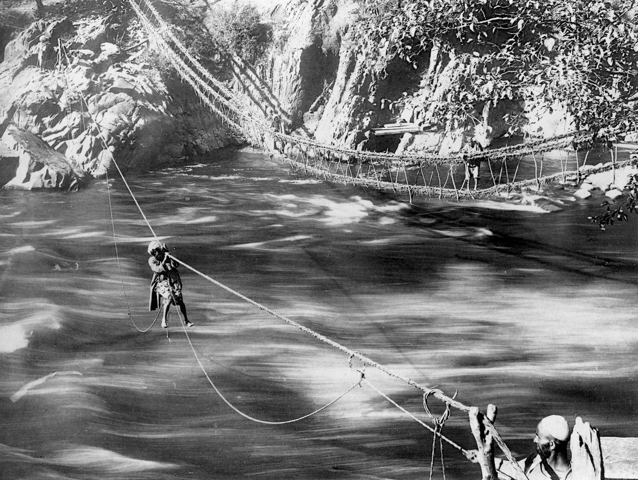 Ponte de corda, vale de Jhelum, Caxemira, Índia, c1900. de F. Bremner