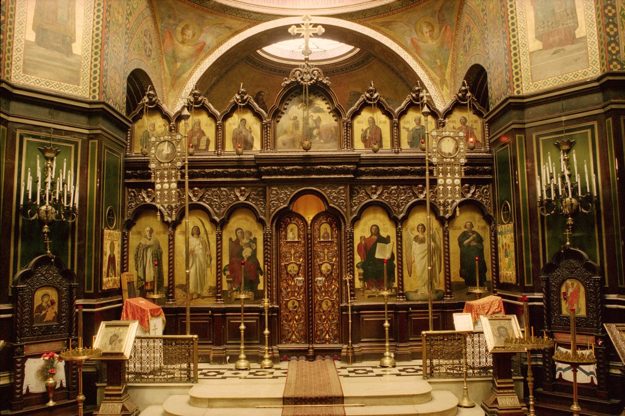 Vista do iconostasis, pintado por Evgraf Sorokine (1821-92) e Pavel Sorokine (1839-86) 1861 (ver detalhes 248116, 248117 e 252660) de Fedor Andreevich Bronnikov