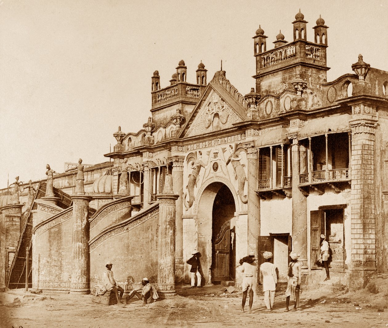 Um portal que leva ao Kaiserbagh, Lucknow de Felice Beato