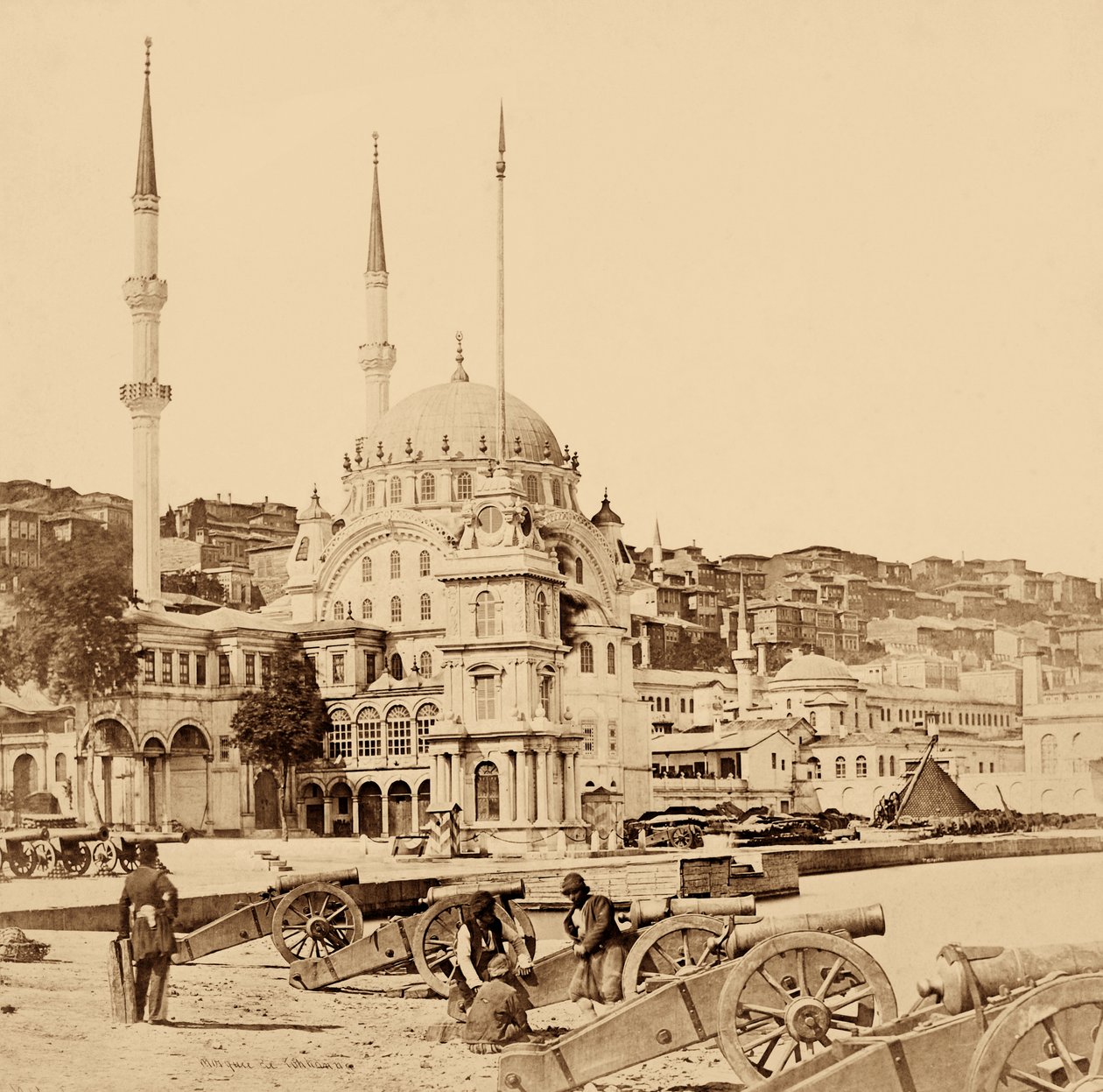 Loja de Artilharia e Munição, Istambul, 1855 (impressão em sépia) de Felice Beato