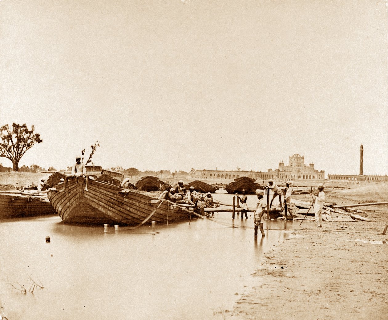 Ponte de Barcos sobre o Gomptee, Lucknow de Felice Beato