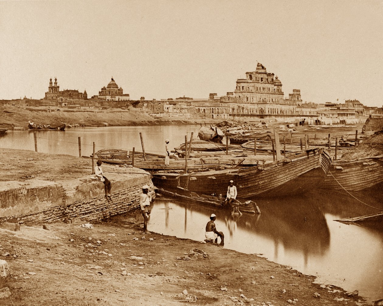 Ponte de barcos sobre o rio Gumti, perto do Chattar Manzil e Fusseed Bakah ou palácio velho de Felice Beato