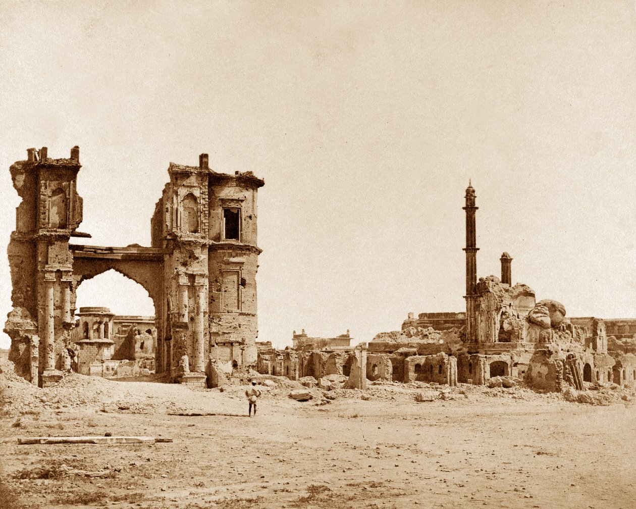 Torre do relógio em frente ao Portão da Guarda Bailee, Lucknow de Felice Beato