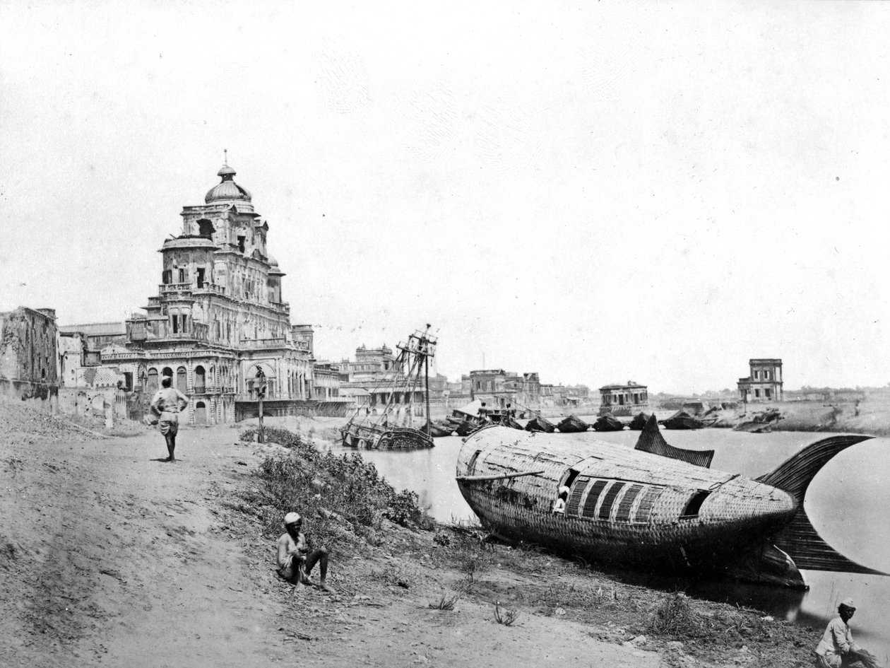 Vista do Palácio Chattar Manzil, no rio Gumti, Lucknow, durante a rebelião indiana, 1858 de Felice Beato