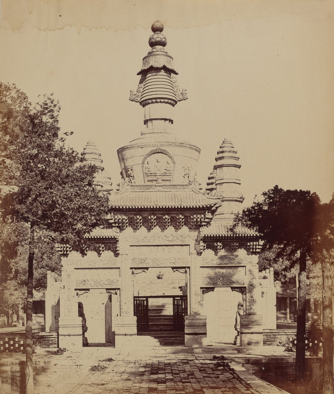 Monumento Thibetan no Templo Lama, Pekin, outubro de 1860,1860 (foto) de Felice (1825 c.1908) Beato