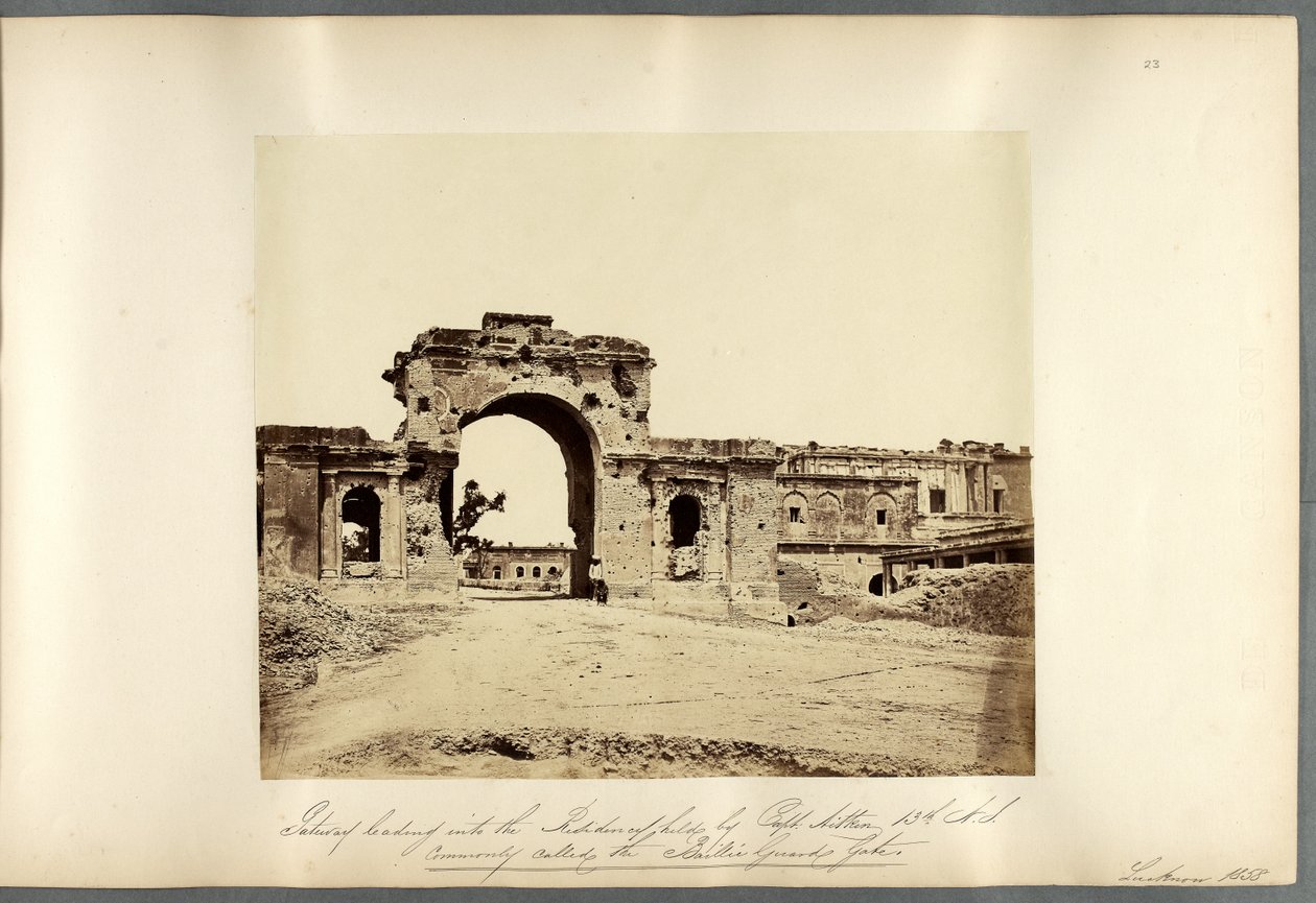 Porta de entrada para a Residência, Lucknow de Felice Beato