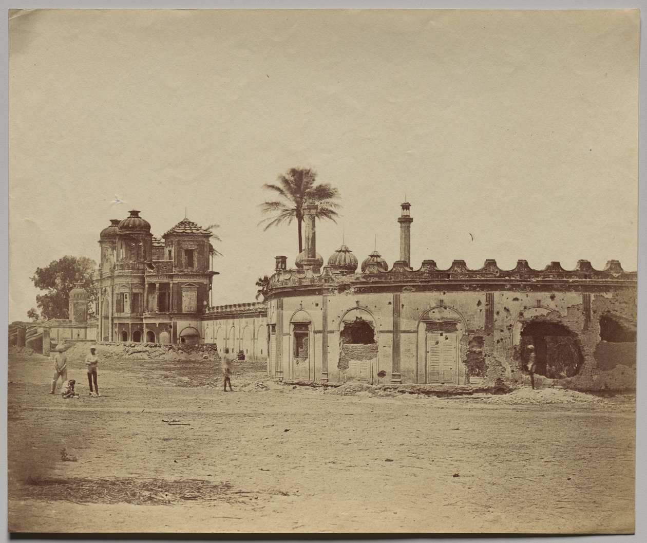 O Bagh Secundra, Mostrando a Brecha e o Gateway de Felice A. Beato