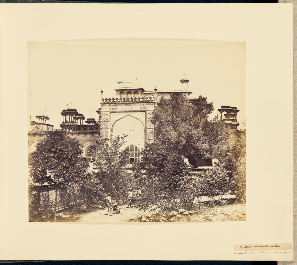 [Túmulo de Akbar em Secundra, perto de Agra] de Felice Beato