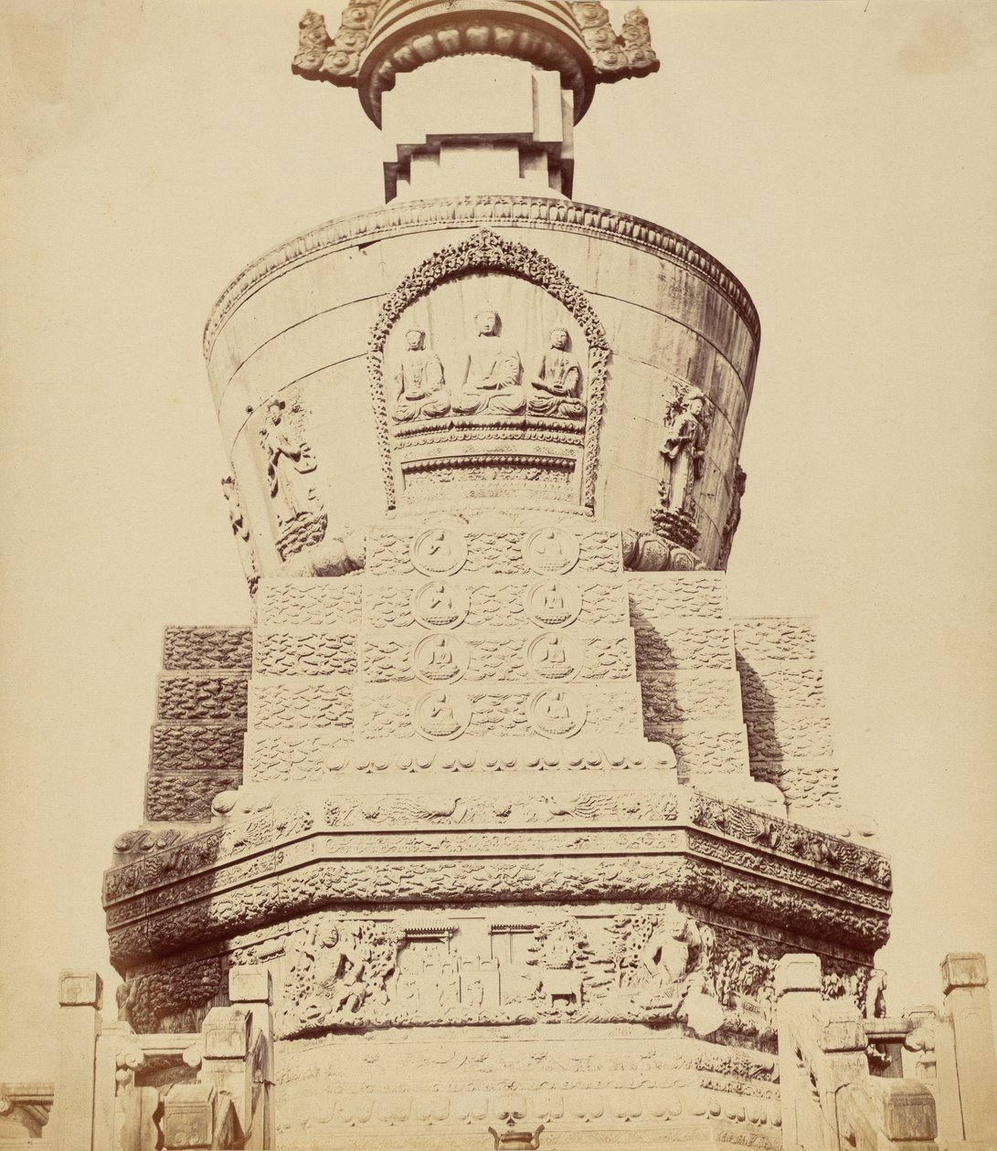 Vista arquitetônica do Templo Lama perto de Pequim, outubro de 1860 de Felice Beato