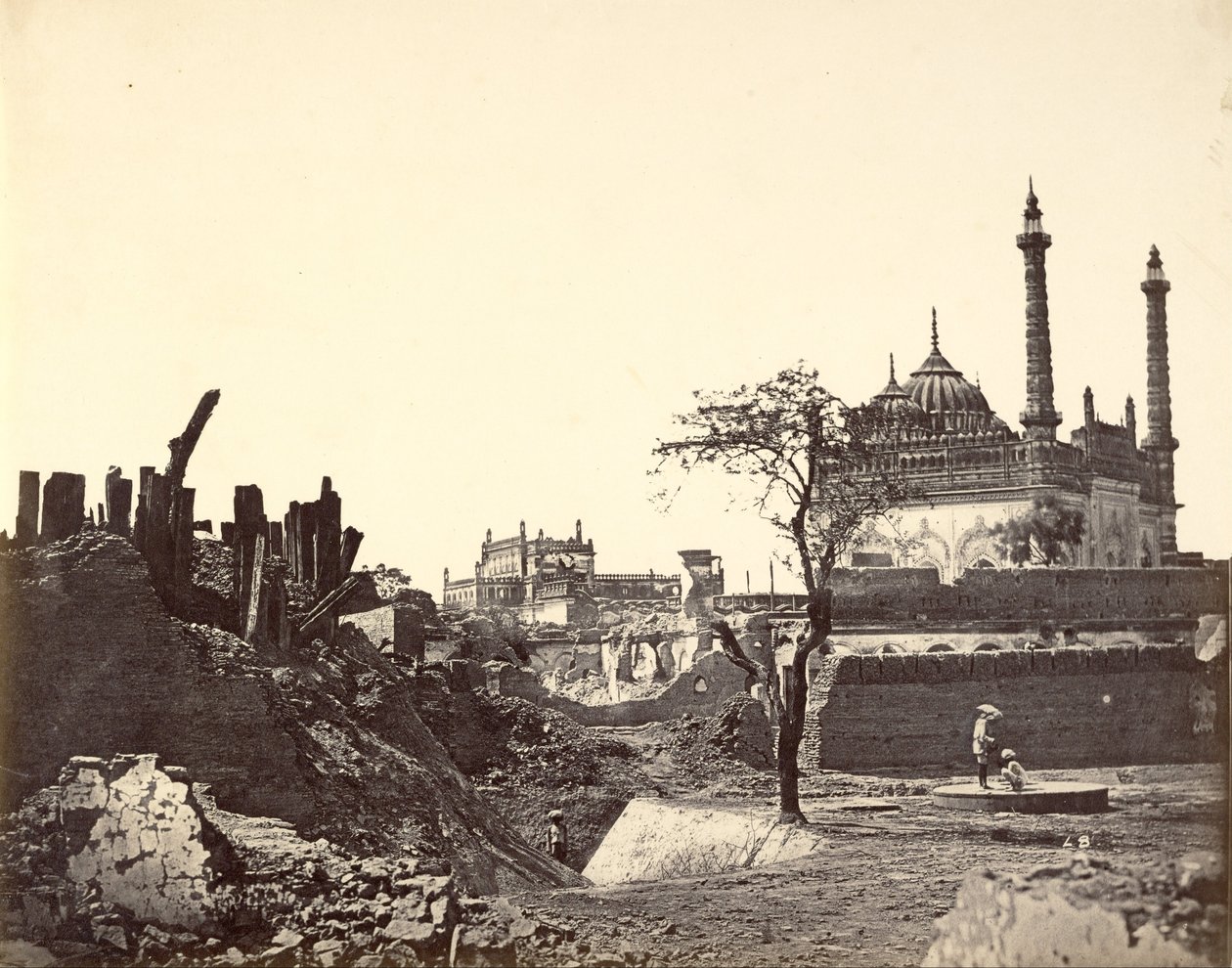 Bateria perto da Begum Kotie. Segundo ataque de Sir Colin Campbell em março de 1858 de Felice Beato
