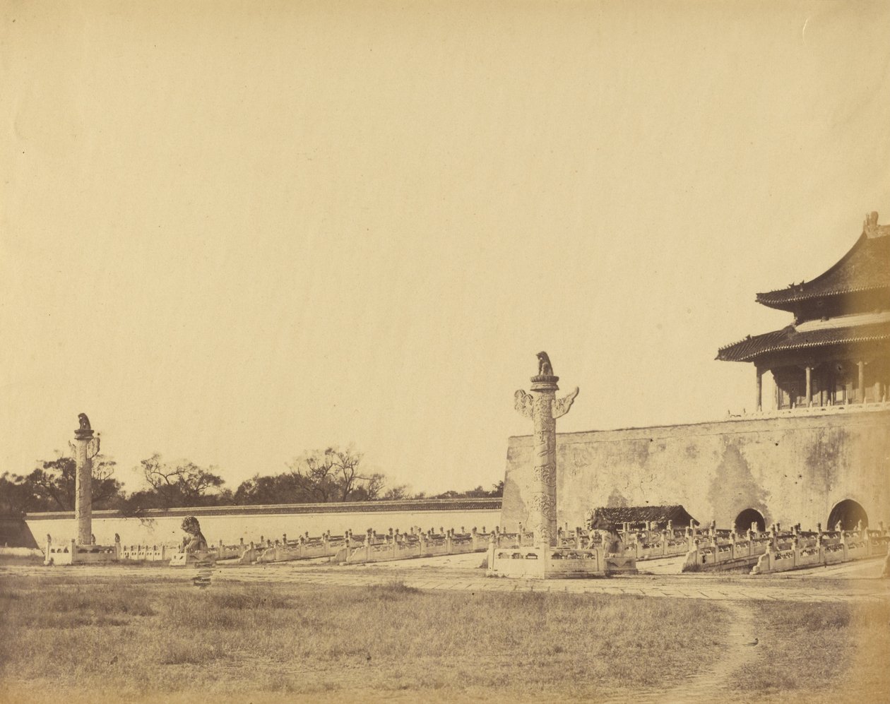 Entrada para o Palácio de Inverno, Pequim, outubro de 1860 de Felice Beato