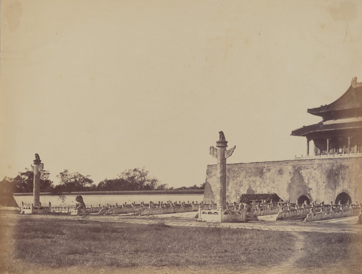 Entrada do Palácio de Inverno, Pequim, 29 de outubro de 1860 de Felice Beato