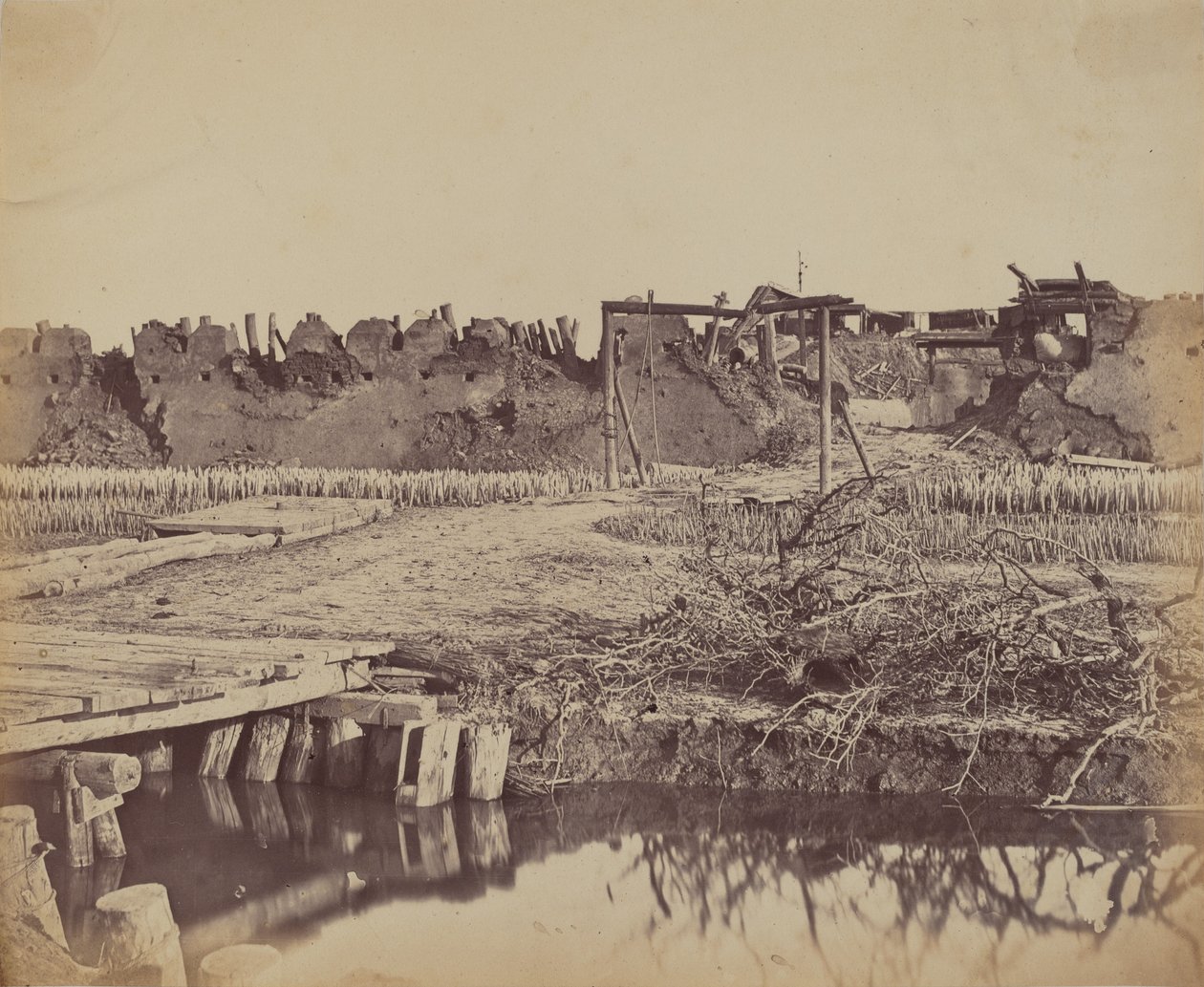 Exterior do Forte Norte mostrando a entrada inglesa, 21 de agosto de 1860 de Felice Beato