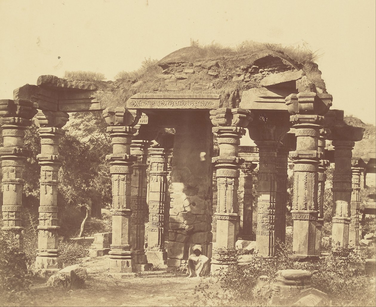 Exterior do Templo Hindu em Kootub de Felice Beato