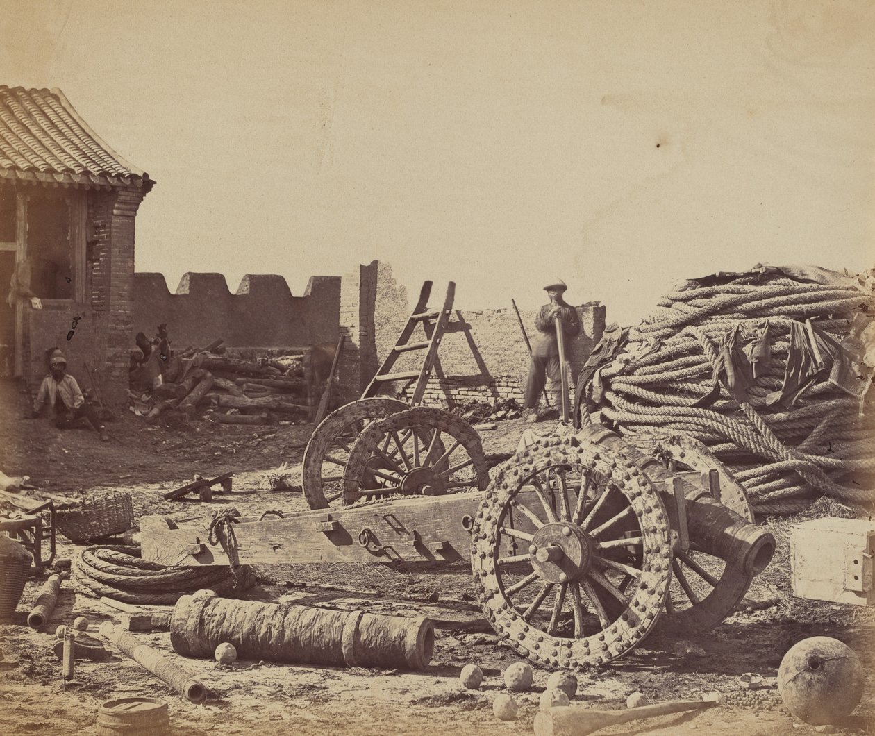 Interior do Forte de Pehtang mostrando a revista e a arma de madeira, 1º de agosto de 1860 de Felice Beato