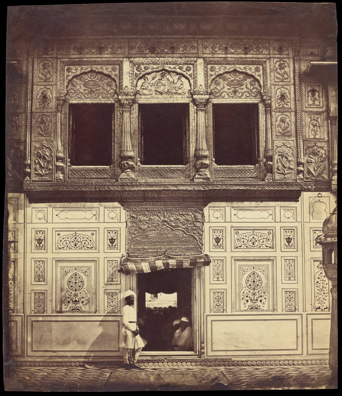 Interior do Templo Sikh com mosaico de mármore de Felice Beato