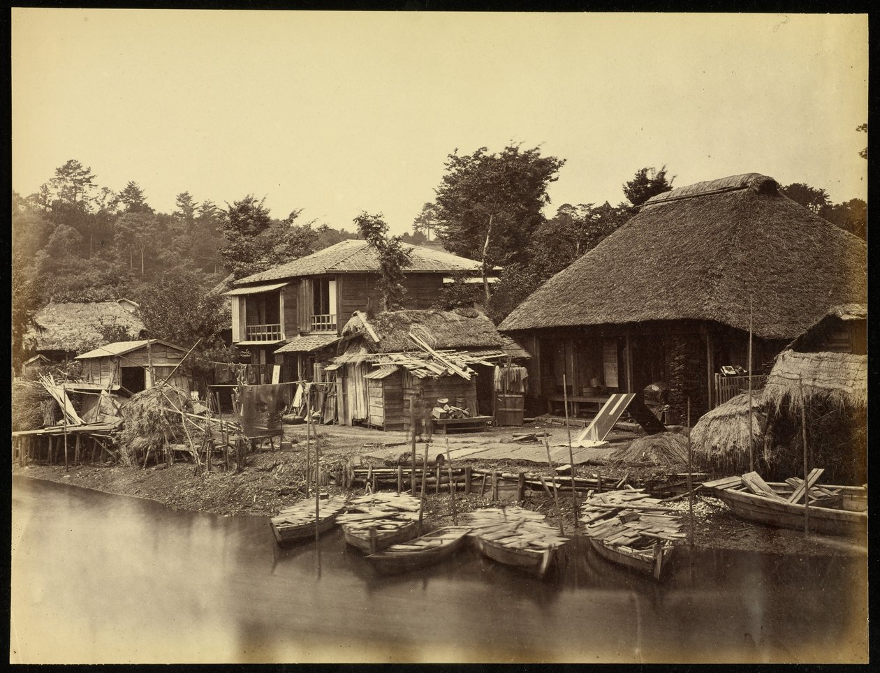 Casa de campo japonesa no riacho Yokohama de Felice Beato