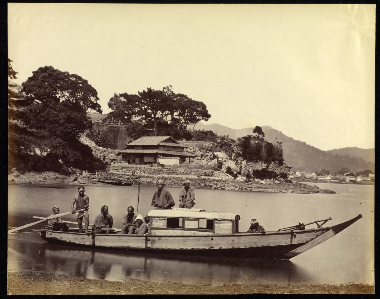 Barco-casa japonês e tripulação de Felice Beato
