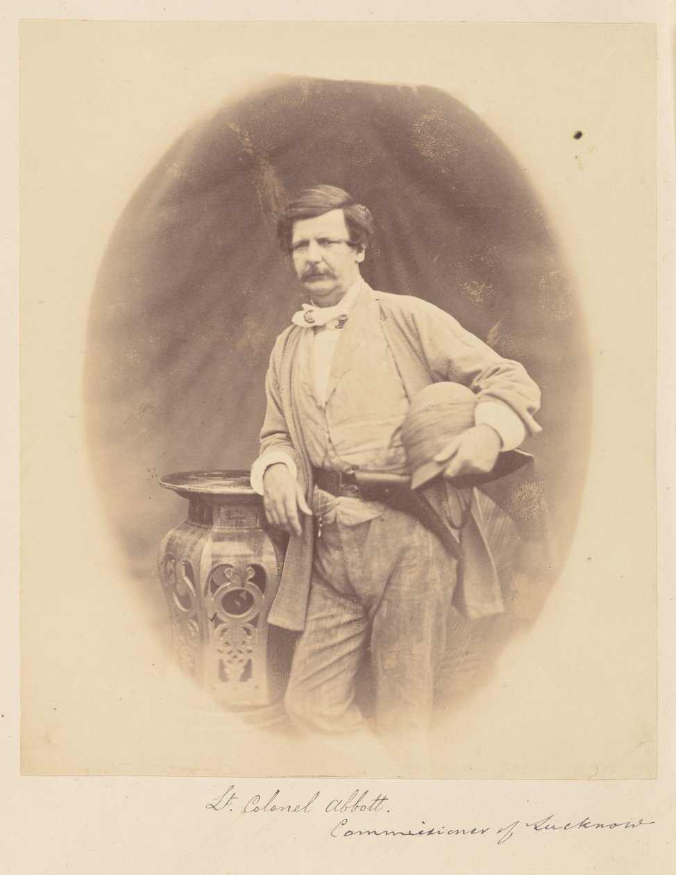 Tenente-Coronel Abbott, Comissário de Lucknow de Felice Beato