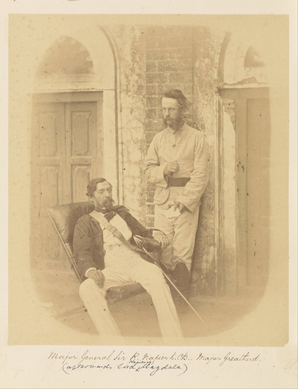 Major-General Sir R. Napier, KCB e Major Greatherd de Felice Beato