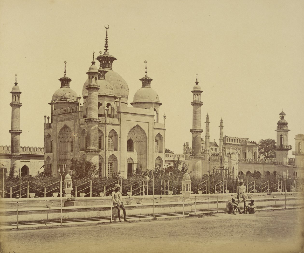 [Mesquita no Imambara de Hussainabad]. de Felice Beato