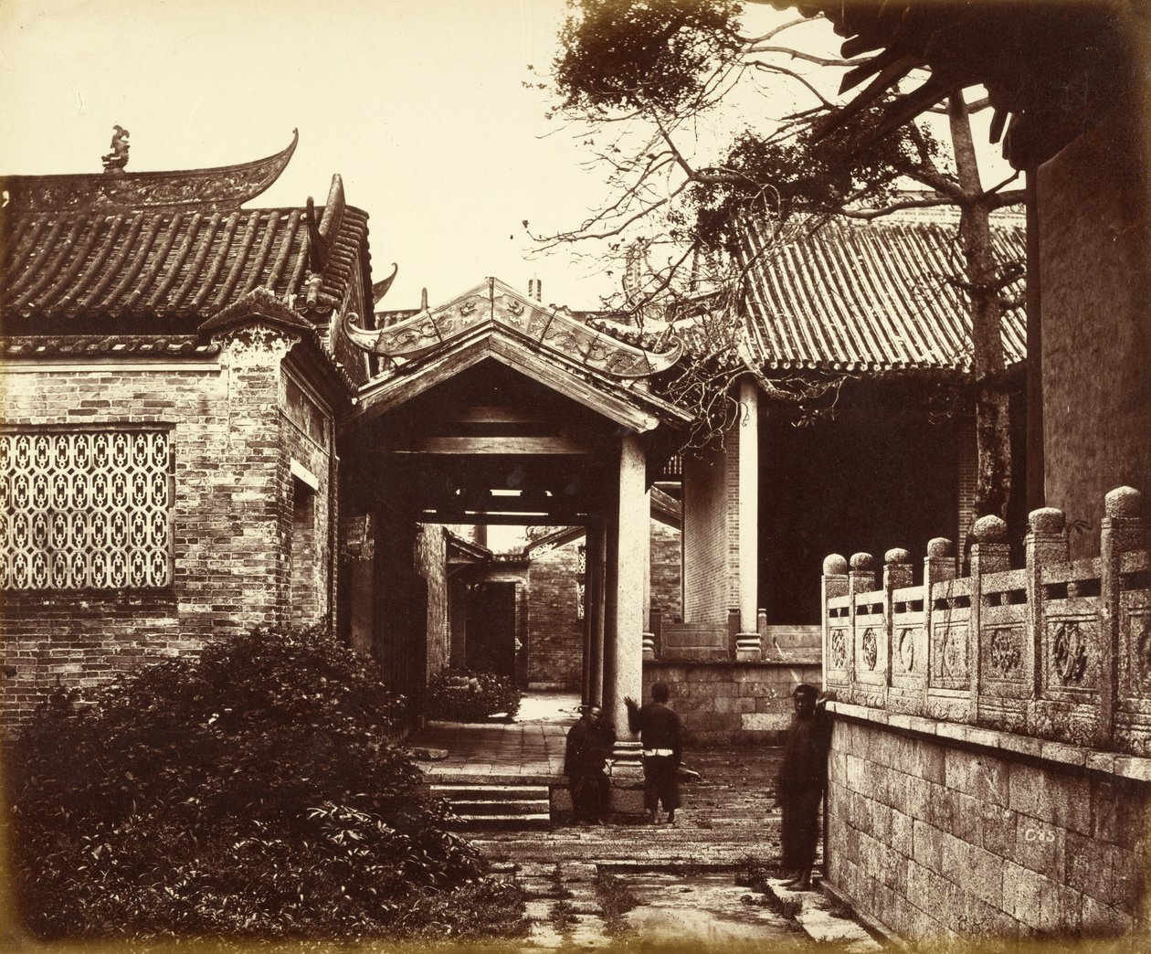 [Templo Nume Hui Kung, Cantão, China]. de Felice Beato