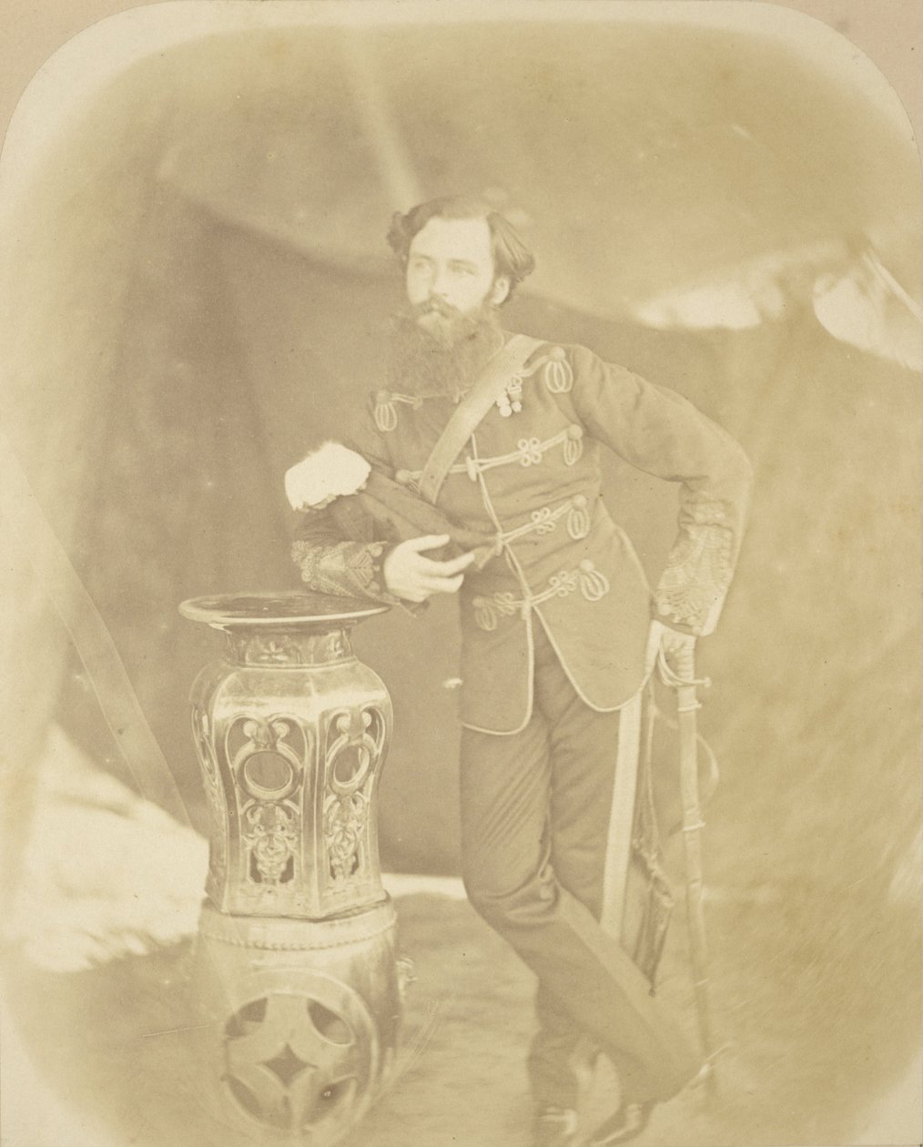 Retrato do Coronel Henry Hope Crealock, Assistente Adjunto, Ajudante Geral de Felice Beato