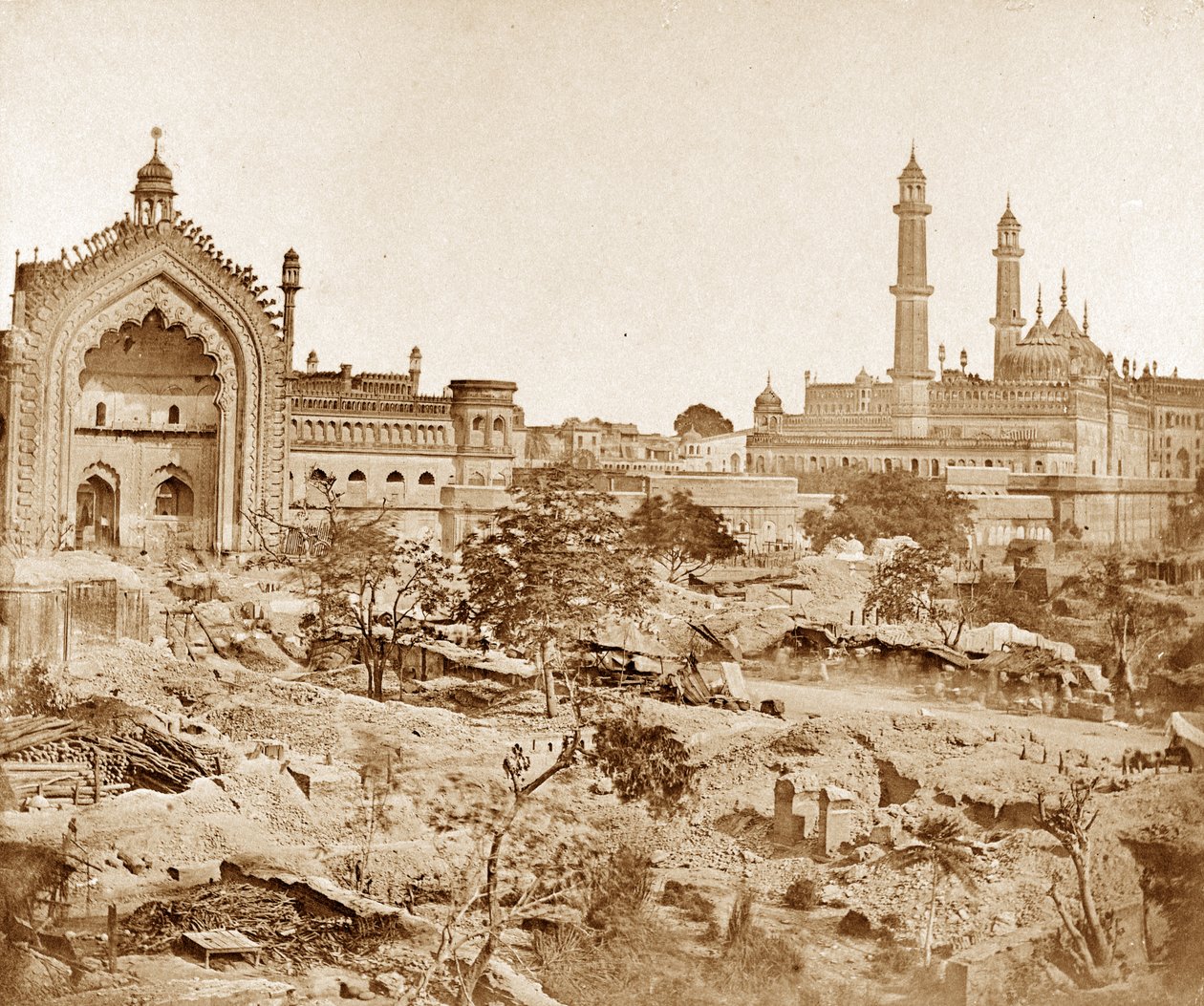 Quarto-i-darwazar ou o Portão de Constantinopla, Lucknow de Felice Beato