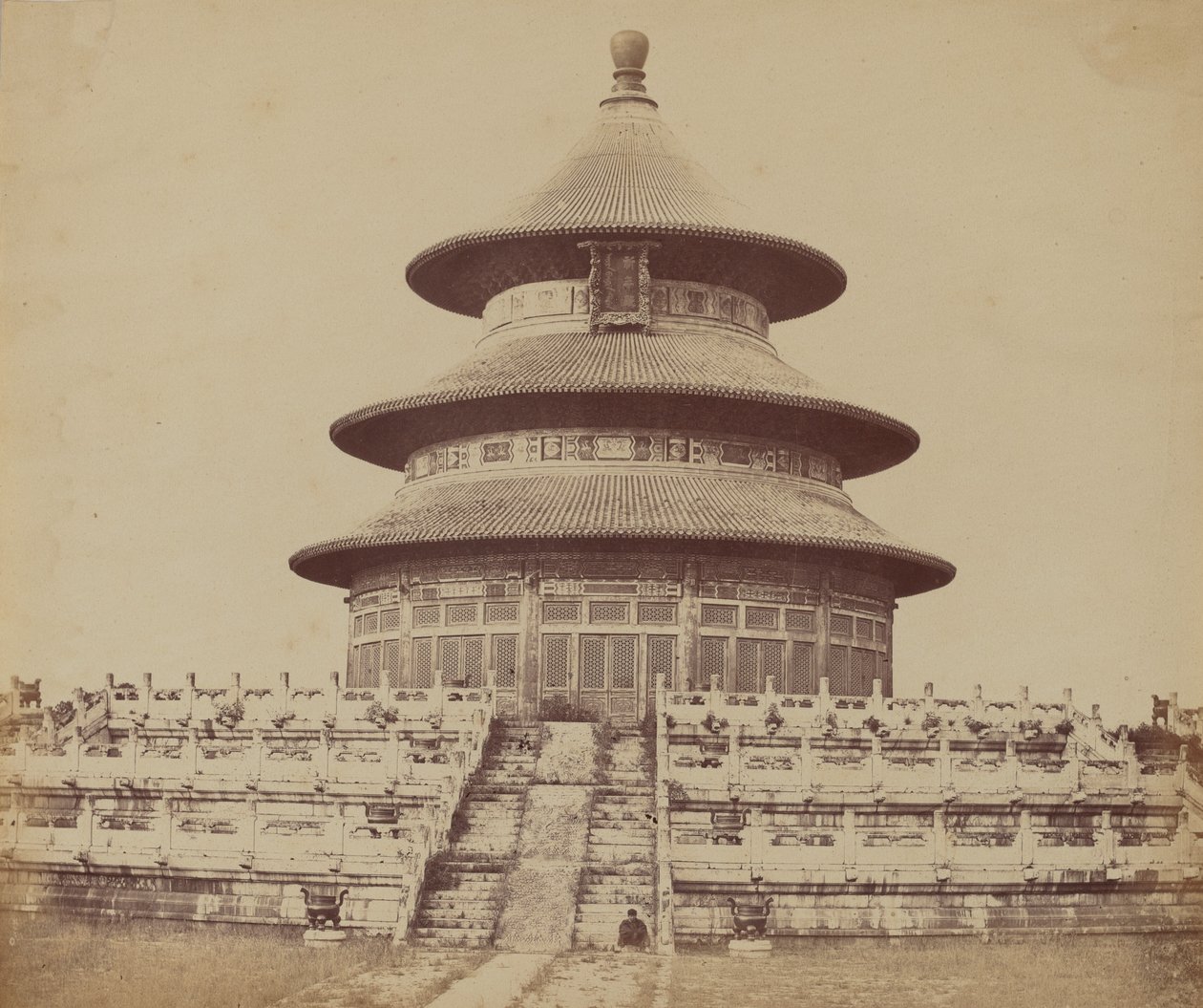 Templo Sagrado do Céu, onde o imperador sacrifica uma vez por ano, na cidade chinesa de Pequim, outubro de 1860 de Felice Beato