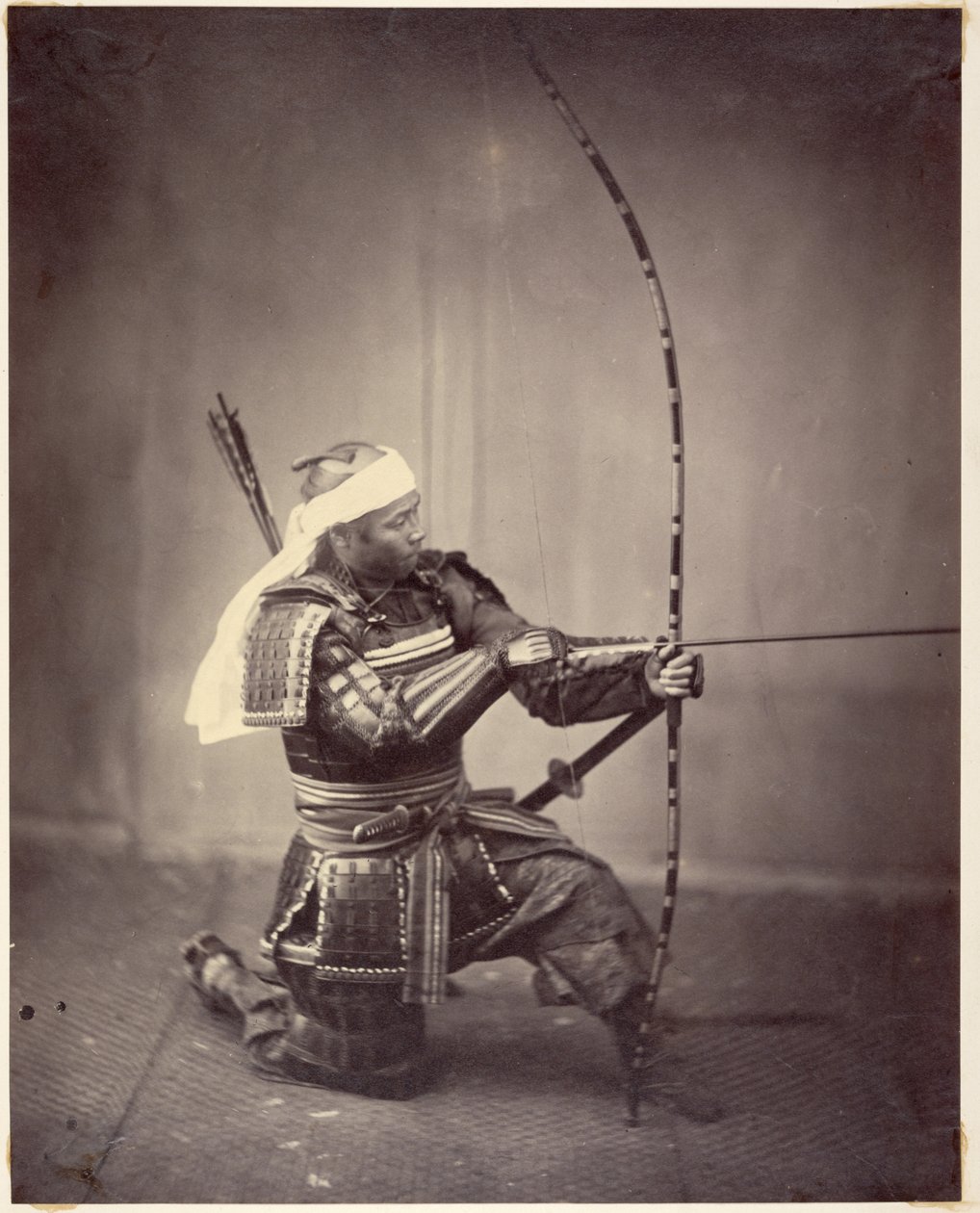 Samurai com arco longo de Felice Beato