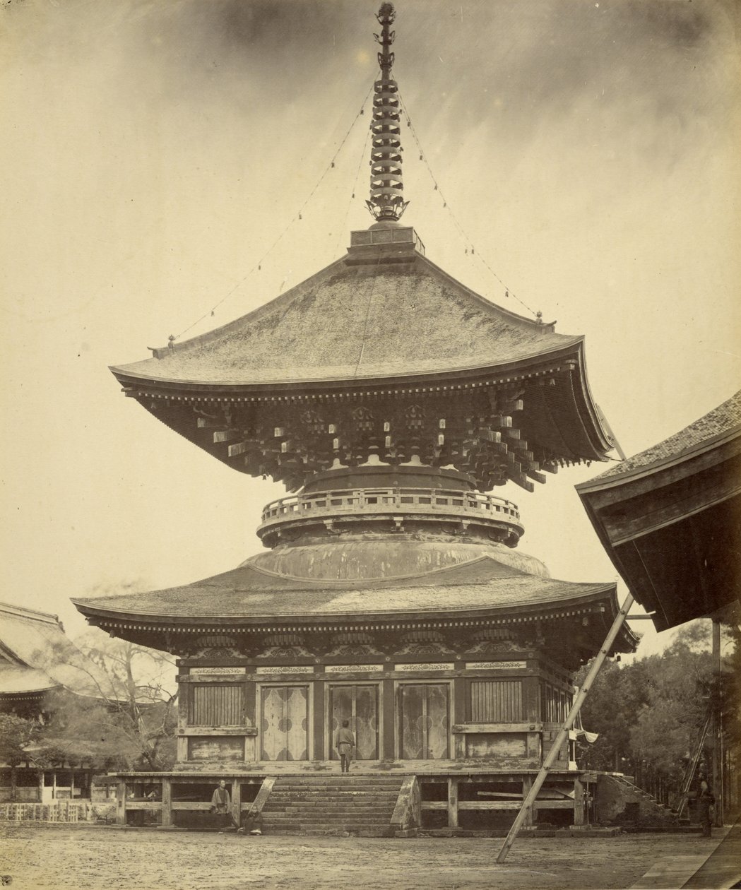 [Pagode de um andar, Santuário de Hachiman, Kamakura] de Felice Beato